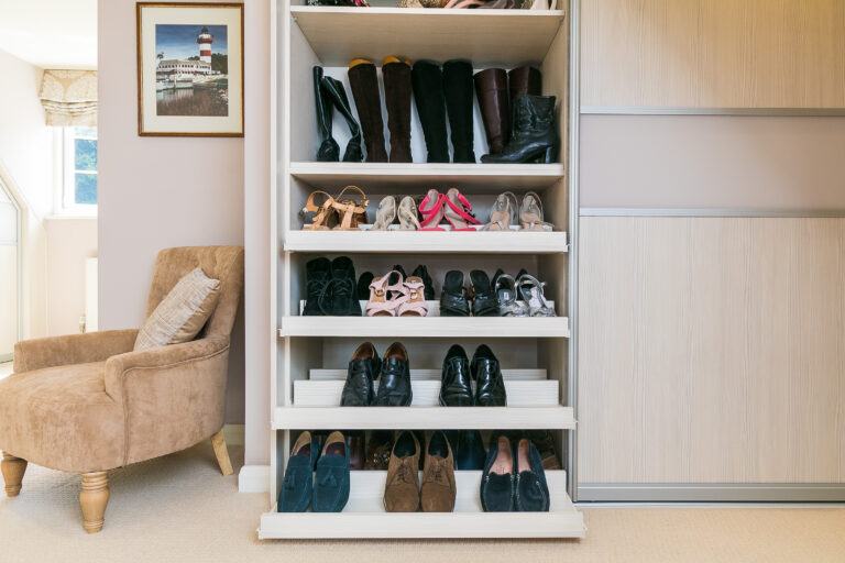 Pull out shoe tray storage